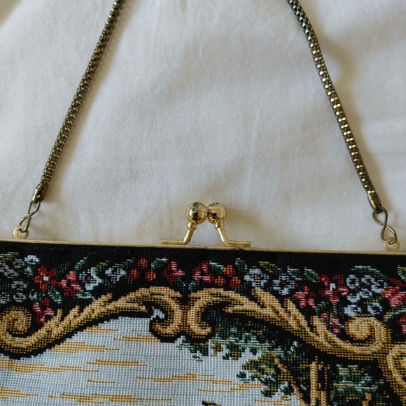Du-Val vintage girl & scenery tapestry purse with snake chain Hong Kong - Picture 4 of 16
